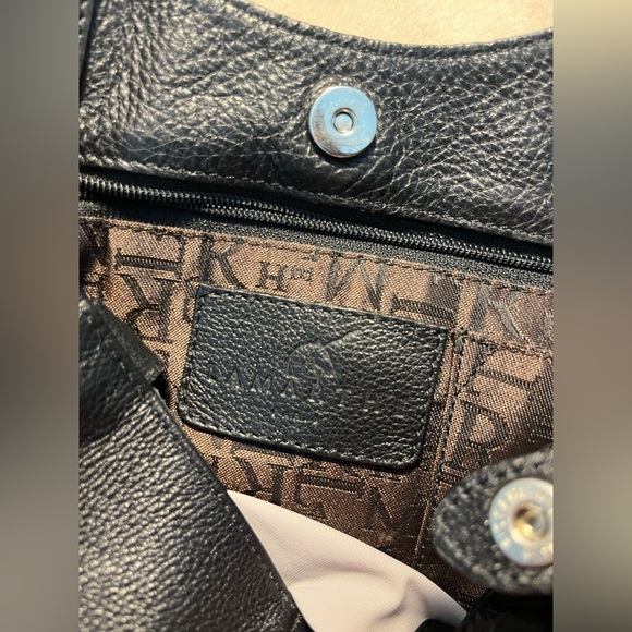 Chic Black Leather Shoulder Bag